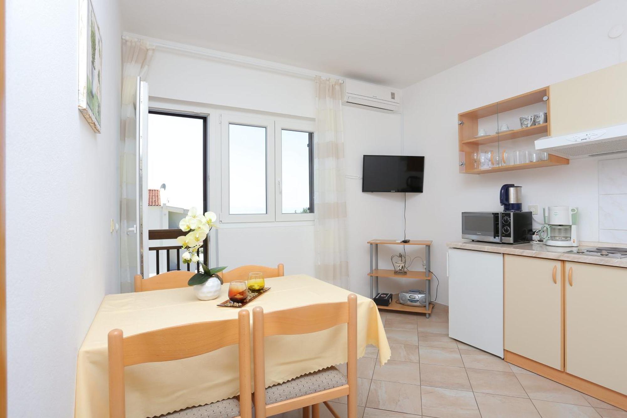 Leilighet With A Parking Space - 21270 Makarska