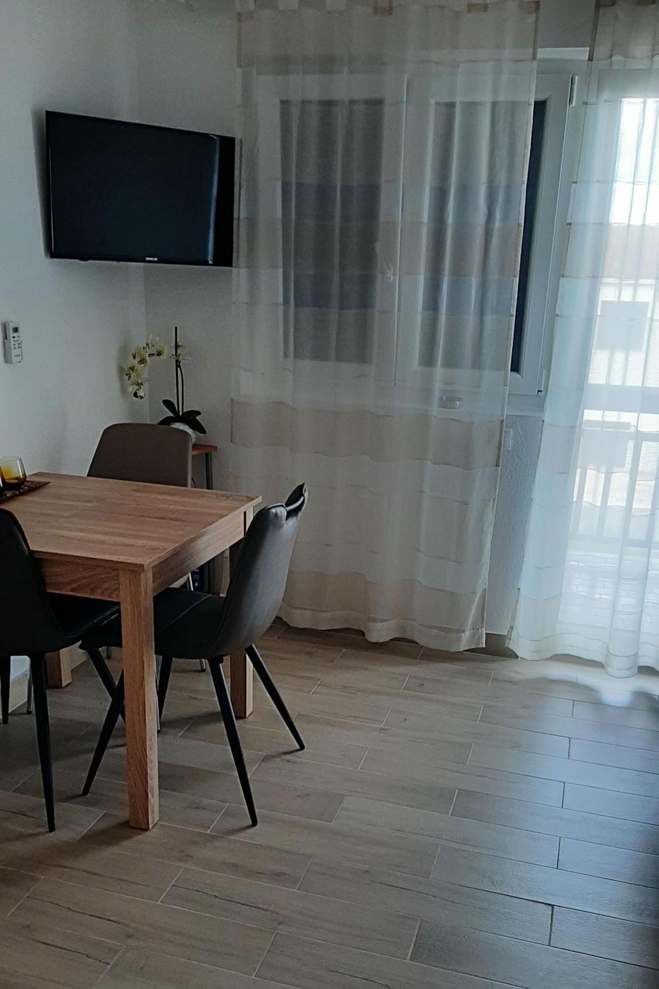 Leilighet With A Parking Space - 21270 Makarska