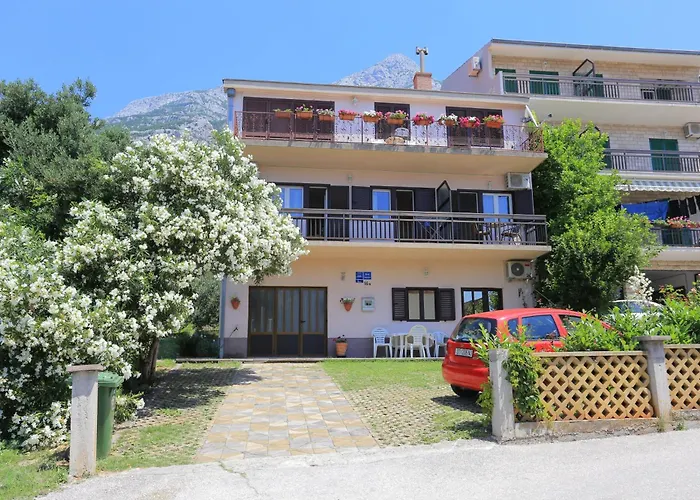 Apartments With A Parking Space Makarska - 21270