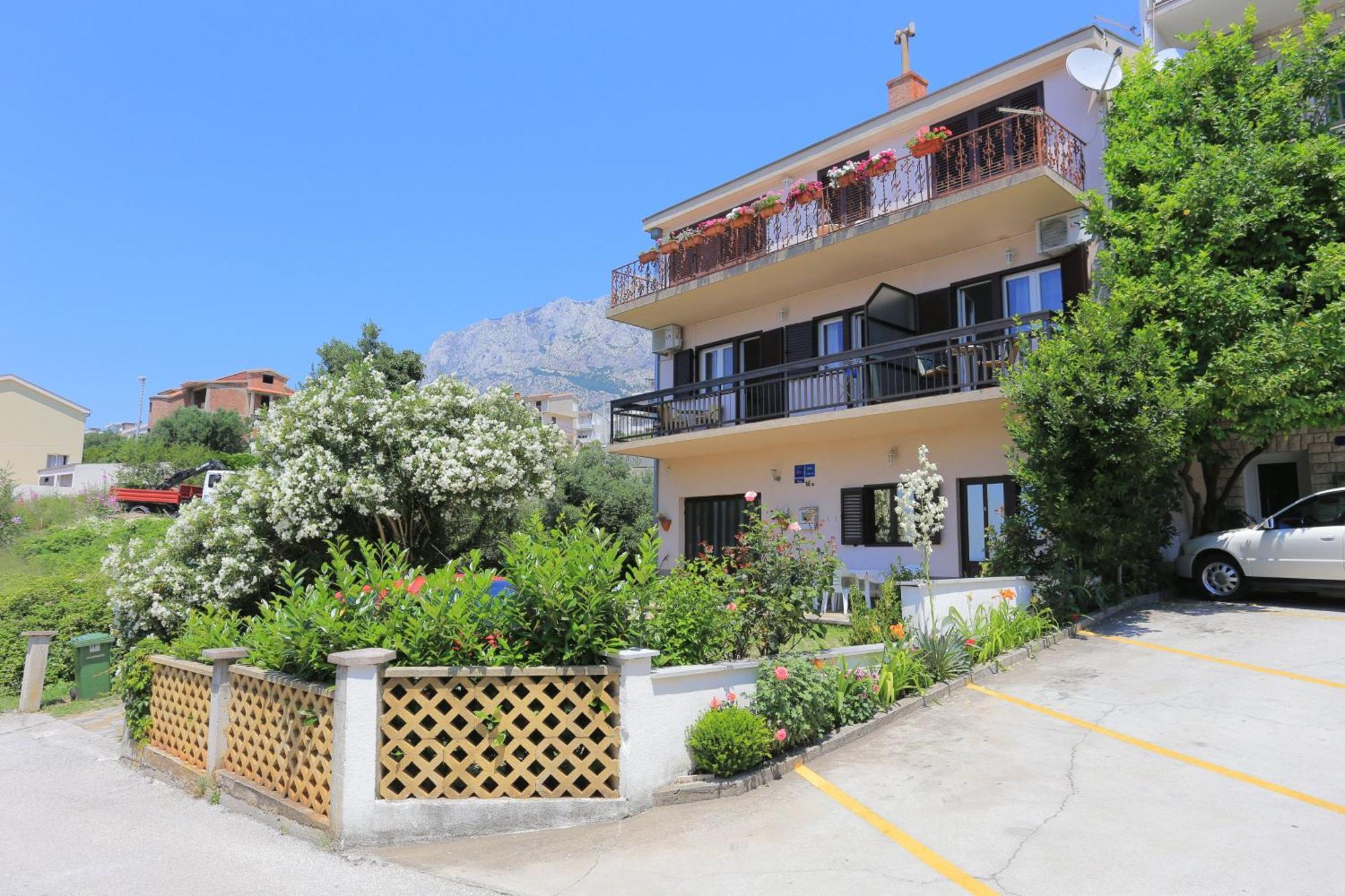 With A Parking Space - 21270 * Makarska