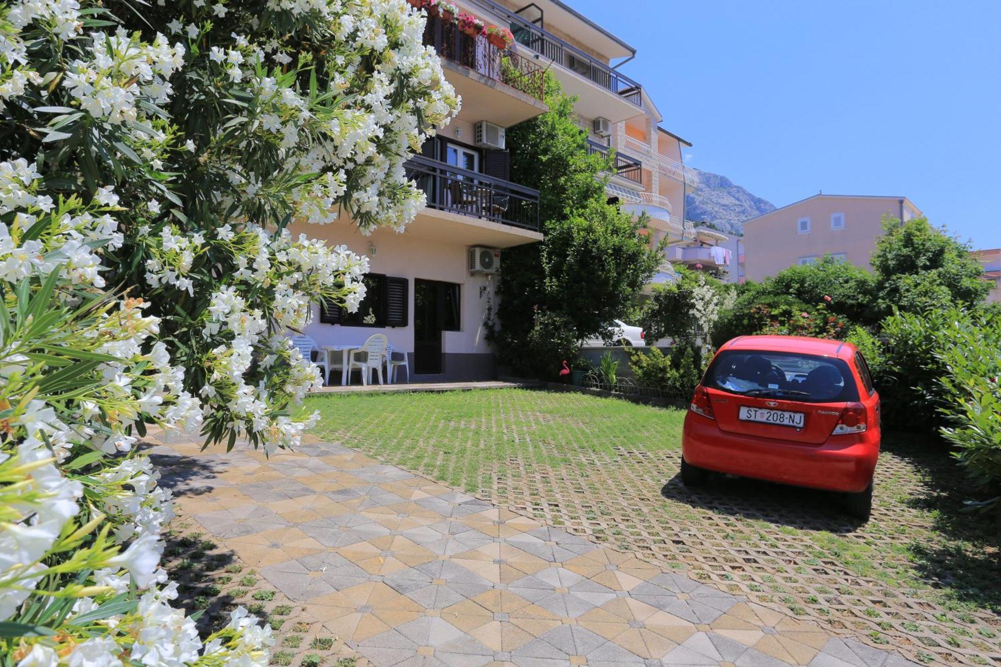 With A Parking Space - 21270 * Makarska